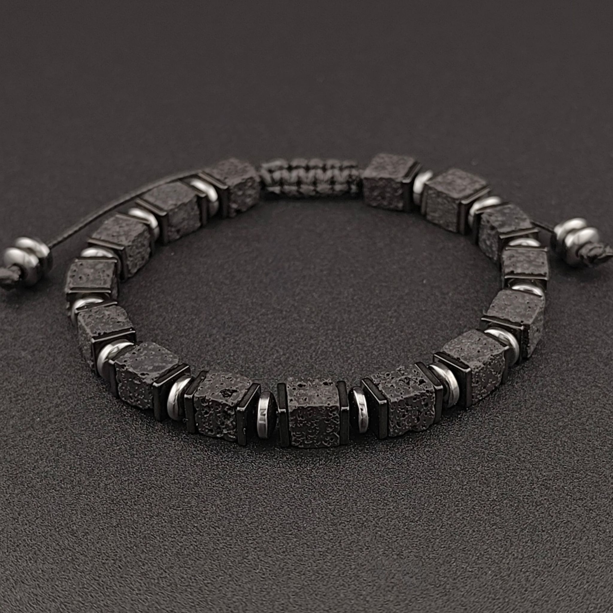 Bransoletka męska z lawy wulkanicznej i hematytu